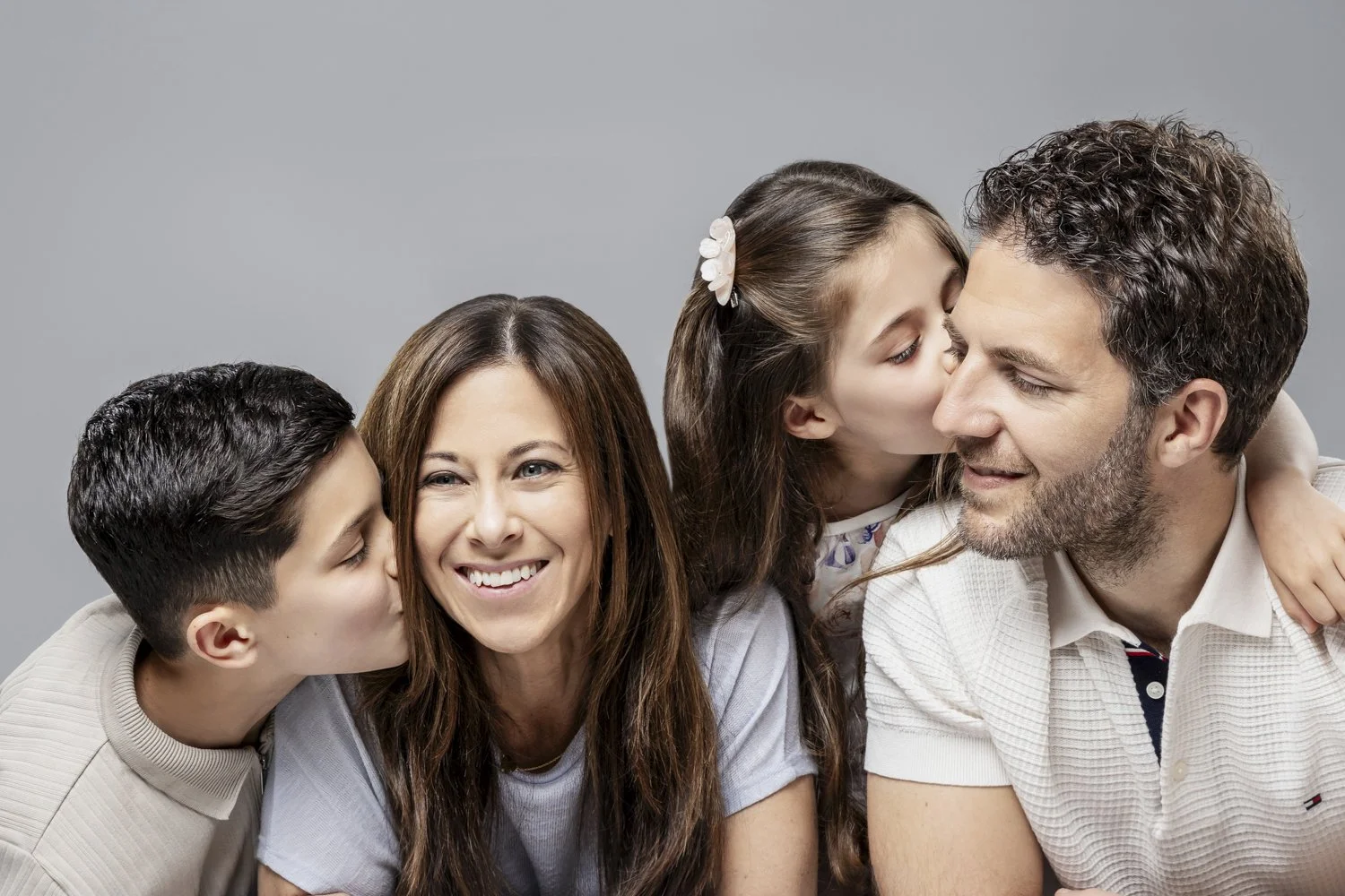 laughing-family-photo-studio-berkshire-playful.jpg