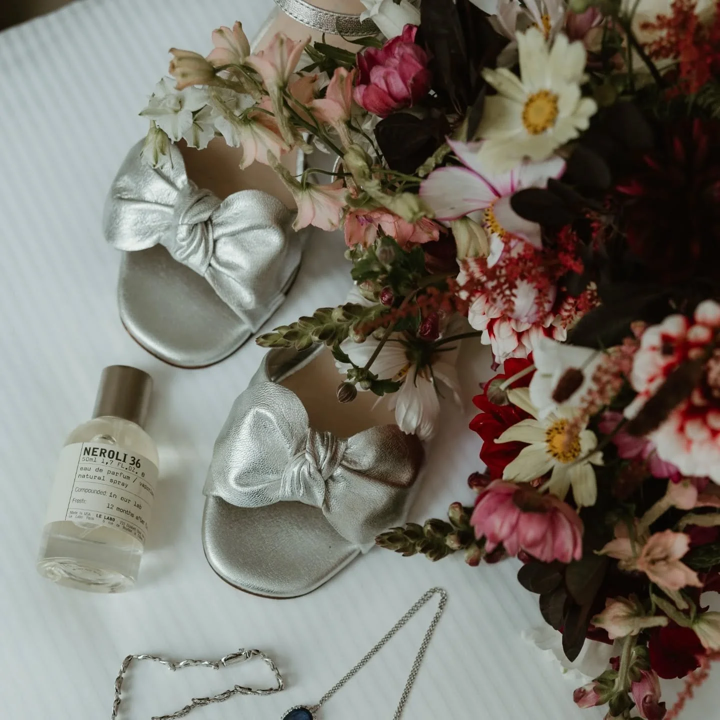 A few from Chandana &amp; Dan's big day at @stationershall. Romantic, early autumn vibes with London luxe. Still obsessed with it all.

@chandana.humphreys 

Photos by @anitamasihphotos