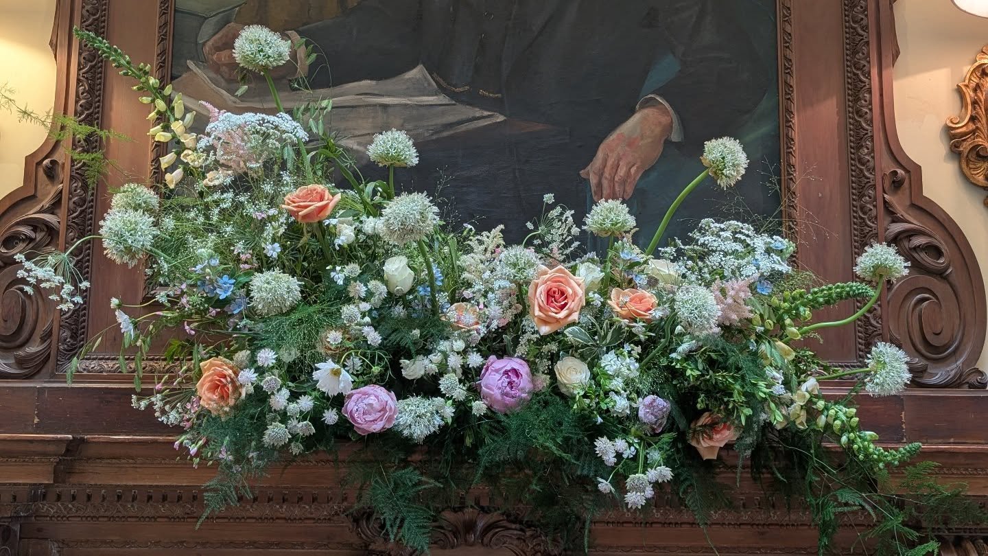 Keep it wildly romantic.

#weddingflowers #2026wedding #2027wedding #modernwedding #weddingflorist #weddinginspo