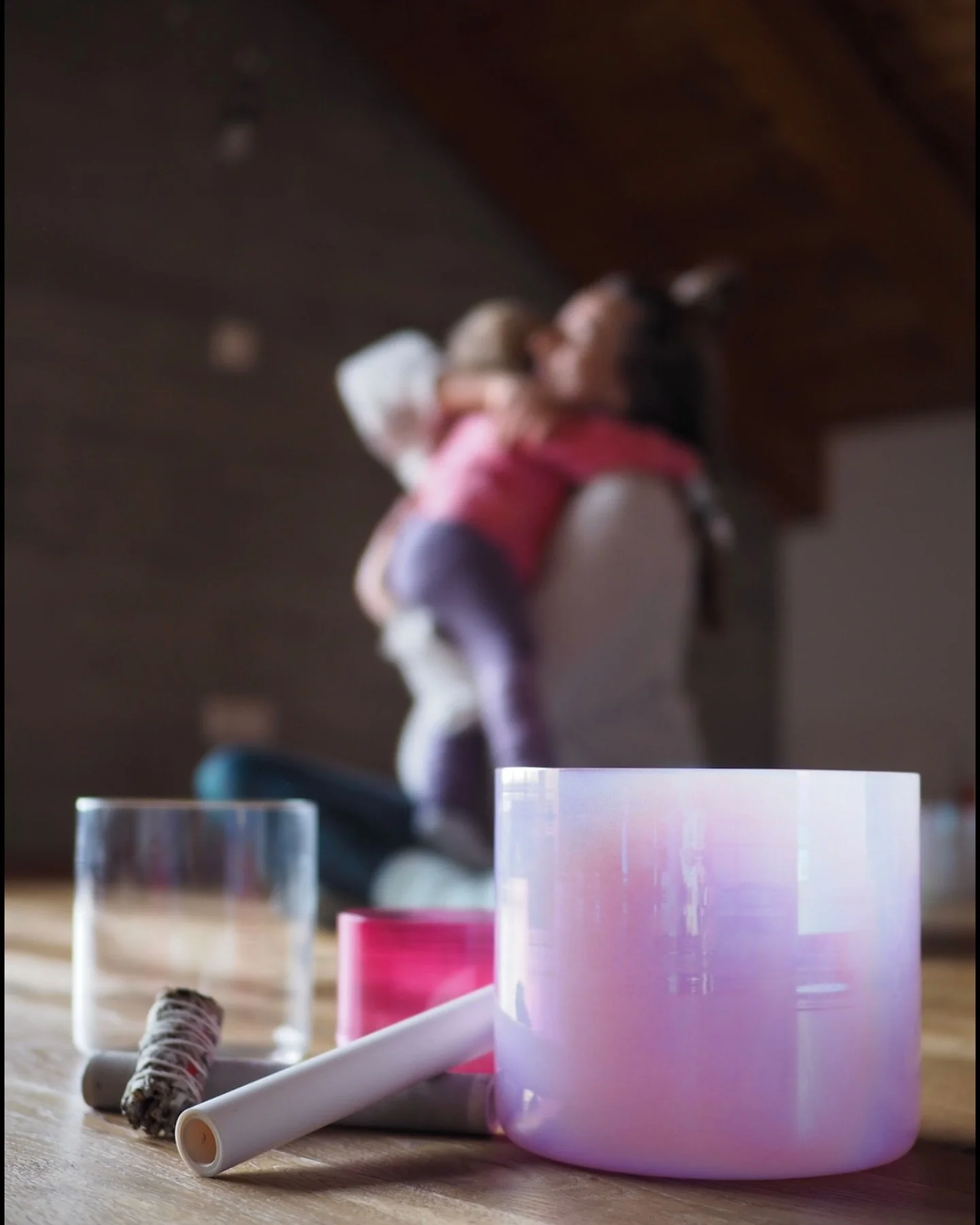 Yoga &amp; Familie &ndash; Gemeinsam wachsen
&ldquo;Kinder lernen durch Vorbilder &ndash; nicht durch Worte. Wenn du atmest, h&ouml;ren sie zu. Wenn du inneh&auml;ltst, sp&uuml;ren sie es.&rdquo;
#FamilienYoga #YogaMitKindern #GemeinsamWachsen
#Famil