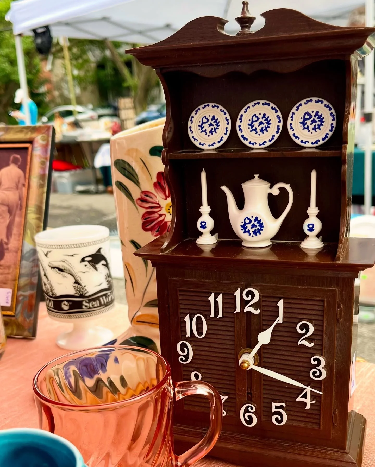 It&rsquo;s almost time for Del Ray Vintage and Flea! See you in Alexandria this Saturday 8/9 from 9-2. I&rsquo;m coming with trinkets and artwork aplenty. 

Coming from DC? Hop on a bike or the metro for a dreamy day of browsing vintage treasures ✨ d