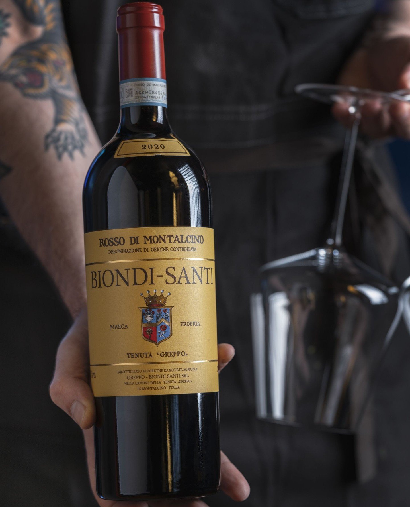 Hittast inni &iacute; hl&yacute;junni yfir g&oacute;&eth;u glasi og spjalli? Opnum 16:00 alla daga.