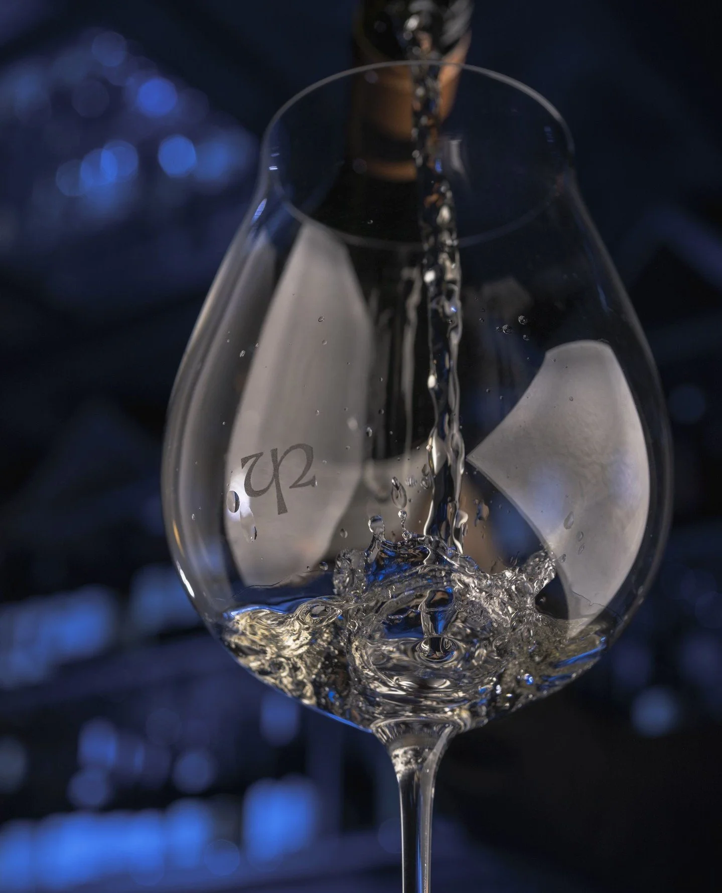 Vissir &thorn;&uacute; a&eth; hj&aacute; okkur finnur &thorn;&uacute; yfir 20 tegundir af v&iacute;num &iacute; glasi sem breytast reglulega!⁠🍷⁠
⁠
Opnum 16:00 alla daga!