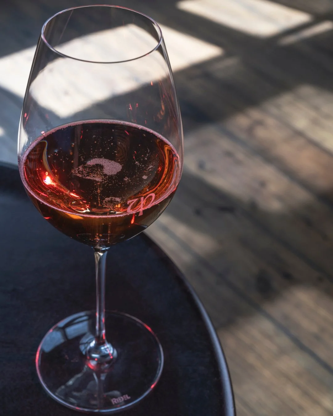 Vissir &thorn;&uacute; a&eth; hj&aacute; okkur finnur &thorn;&uacute; yfir 20 tegundir af v&iacute;num &iacute; glasi sem breytast reglulega!⁠🍷⁠Opnum 16:00 alla daga!