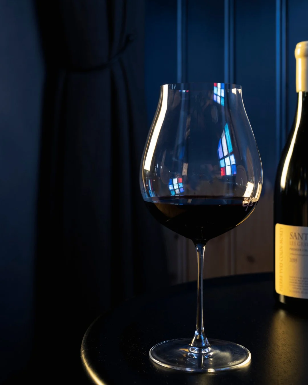 Hittast yfir einu rau&eth;v&iacute;nsglasi &iacute; kv&ouml;ld? Sj&aacute;umst &aacute; Uppi!