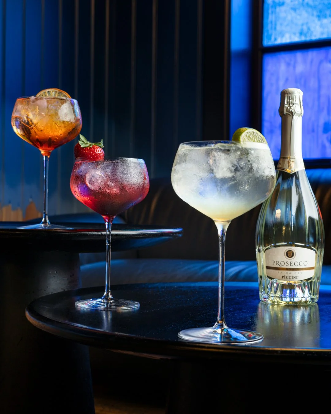 Spritz part&yacute; &aacute; laugardaginn 🍊✨ Vi&eth; kynnum 4 n&yacute;ja Spritz drykki fyrir sumari&eth; &ndash; ferskir, l&eacute;ttir og fullkomnir. Byrjum kl. 19:00. Allir Spritz &aacute; a&eth;eins 1900 kr. allt kv&ouml;ldi&eth;. DJ og stemning
