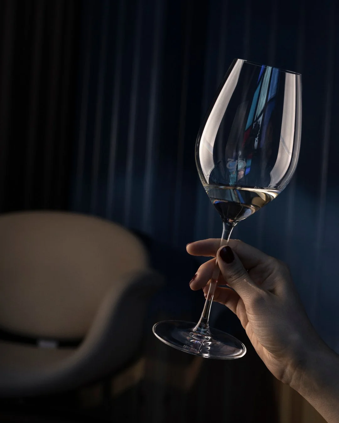 Vissir &thorn;&uacute; a&eth; hj&aacute; okkur finnur &thorn;&uacute; yfir 20 tegundir af v&iacute;num &iacute; glasi sem breytast reglulega!⁠🍷⁠Opnum 16:00 alla daga!