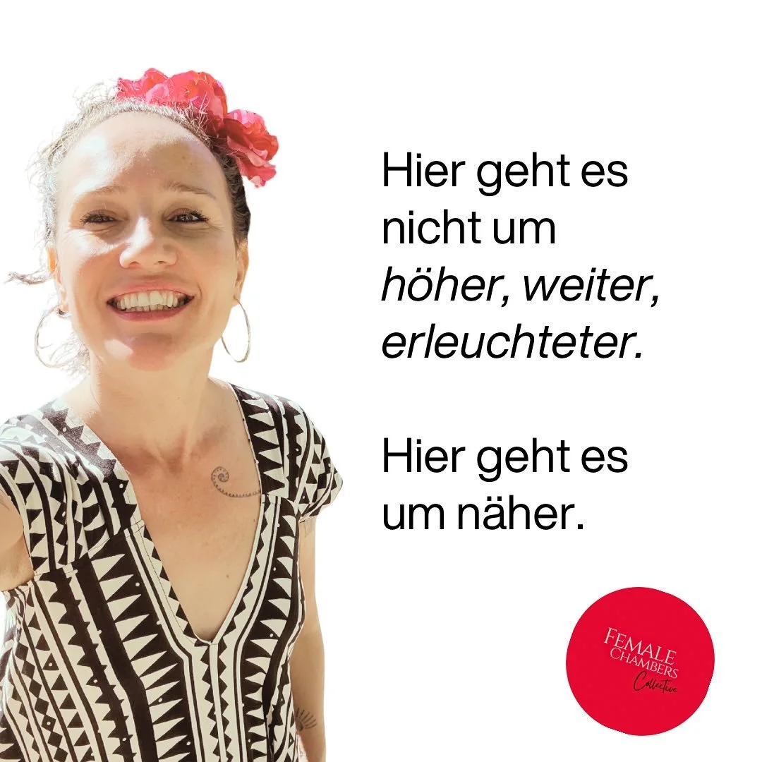 Dies ist kein weiterer Online-Kurs.
Es ist ein Tempel. 🌙

Ein Raum, in dem Frauen Spiritualit&auml;t verk&ouml;rpern &ndash;
nicht nur dar&uuml;ber reden.

Im Female Chambers Collective findest du jeden Monat neue R&auml;ume, die dich tiefer in dein