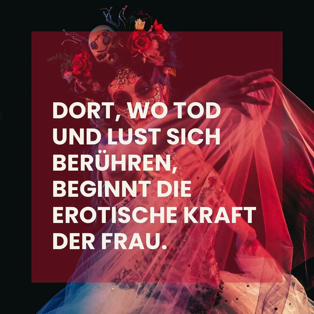 Die dunkle Jahreszeit ruft uns zur&uuml;ck in den Scho&szlig;. 🌑
Dorthin, wo wir Tod, Weiblichkeit und Erotik nicht mehr trennen, sondern als Teil derselben Magie begreifen.

Im November &ouml;ffnet sich im Female Chambers Collective
der On-Demand-K