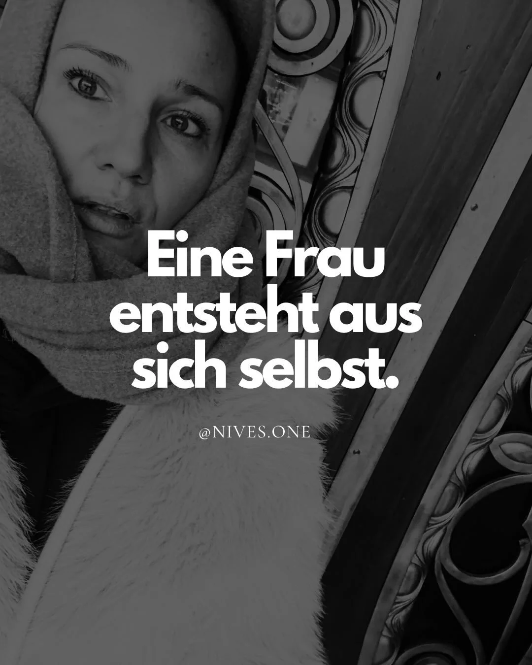 Lilith ging. 
Eva blieb.

Zwei Archetypen, die nicht nur Geschichten sind &ndash; 
sondern bis heute in unseren K&ouml;rpern leben.

Die eine: wild, frei, ungebunden. 
Die andere: angepasst, aus Adam entstanden.

Und irgendwo dazwischen 
tr&auml;gt j