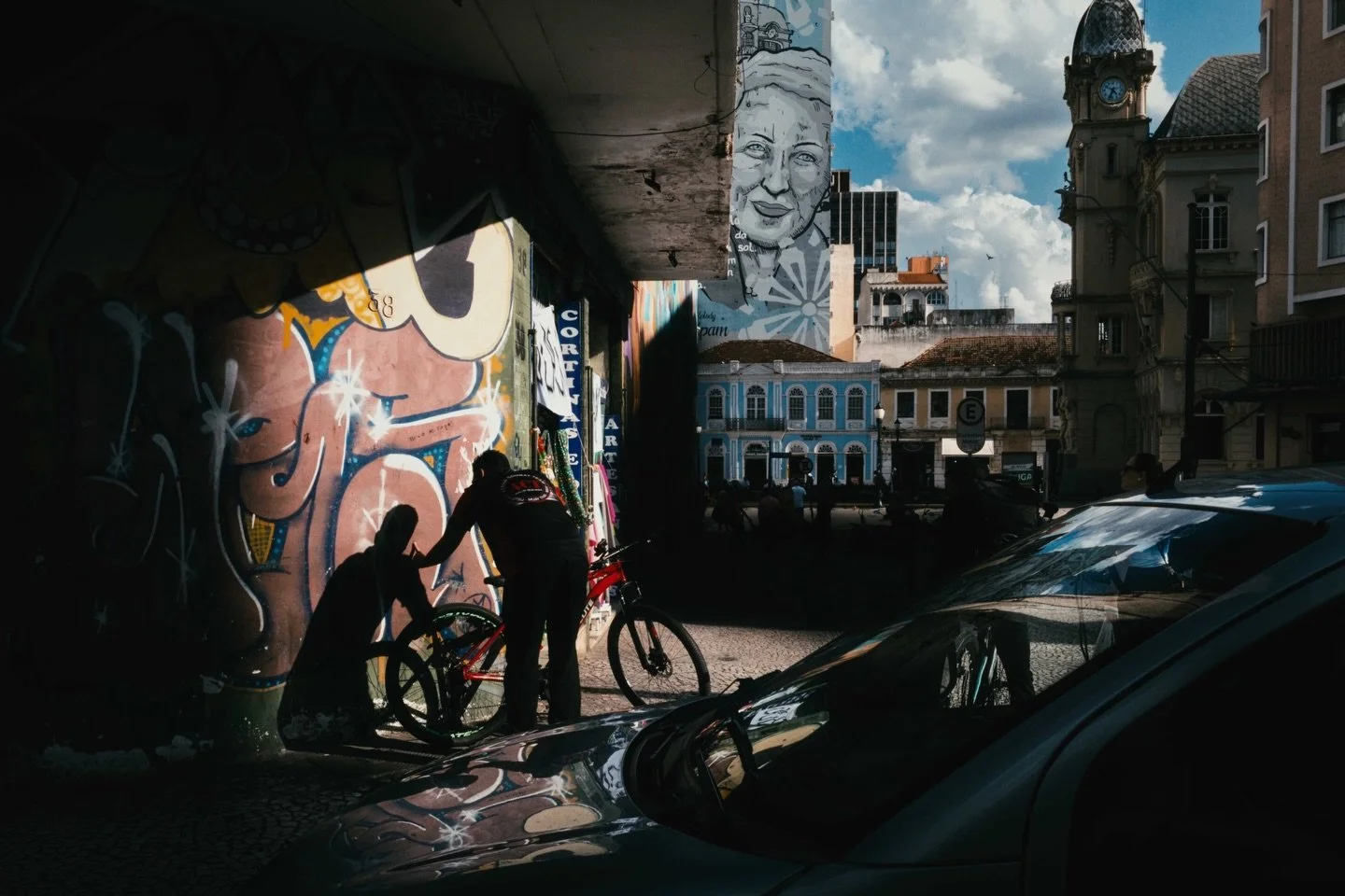 Curitiba e suas nuances.

#ColetivoRuaBrasil #streetphotography #fotografiaderua #streetphotographybrazil #streetavengers #streetmoment

@coletivoruabrasil
@street_avengers
@photostreetsp
@streetphotographybrazil