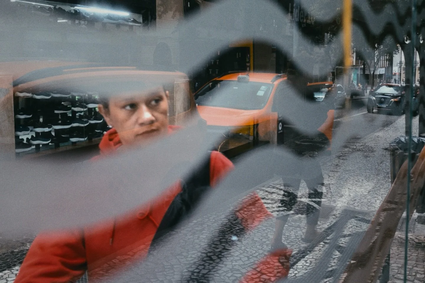 Cliques desses dias nublados em Curitiba.

Sa&iacute; menos, &eacute; verdade. Mas sa&iacute;.
Com amigos, papo em dia, risadas no meio do caminho.
E nos poucos minutos de sol, aproveitei.

#coletivoruabrasil #Fotografiaderua#cotidiano #streetphotogr