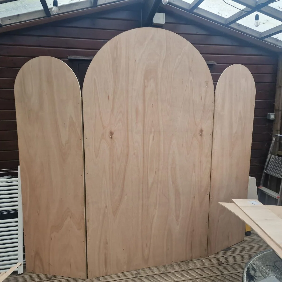 👀 What's this?! 

Our festival stand in the making!

Last year we had an incredible time at festivals and markets, taking our Lil &amp; the Pickle range out to you all. Seeing people try the clothes on, fall in love with colour again and give themse