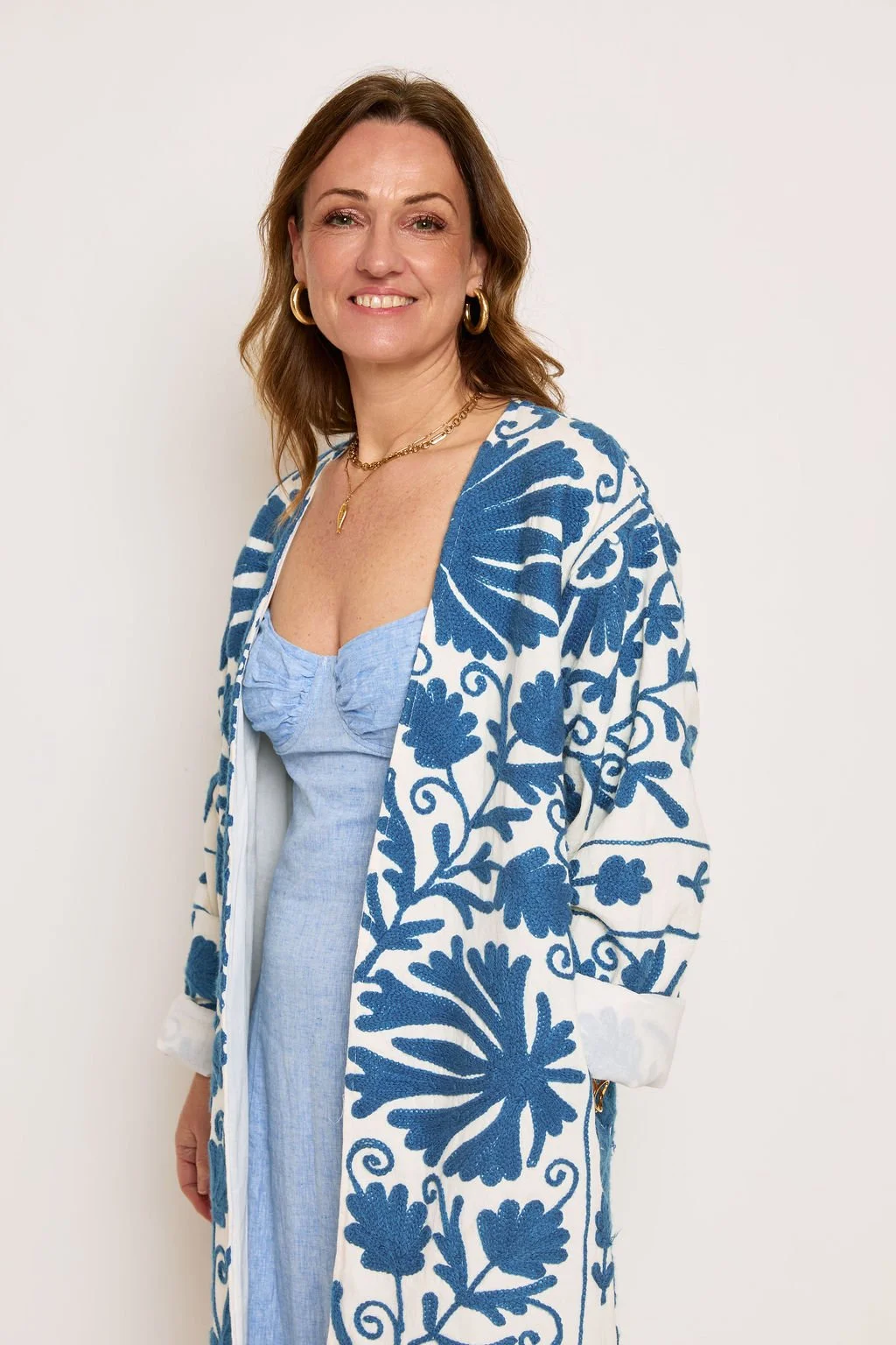 Blue and white Avara