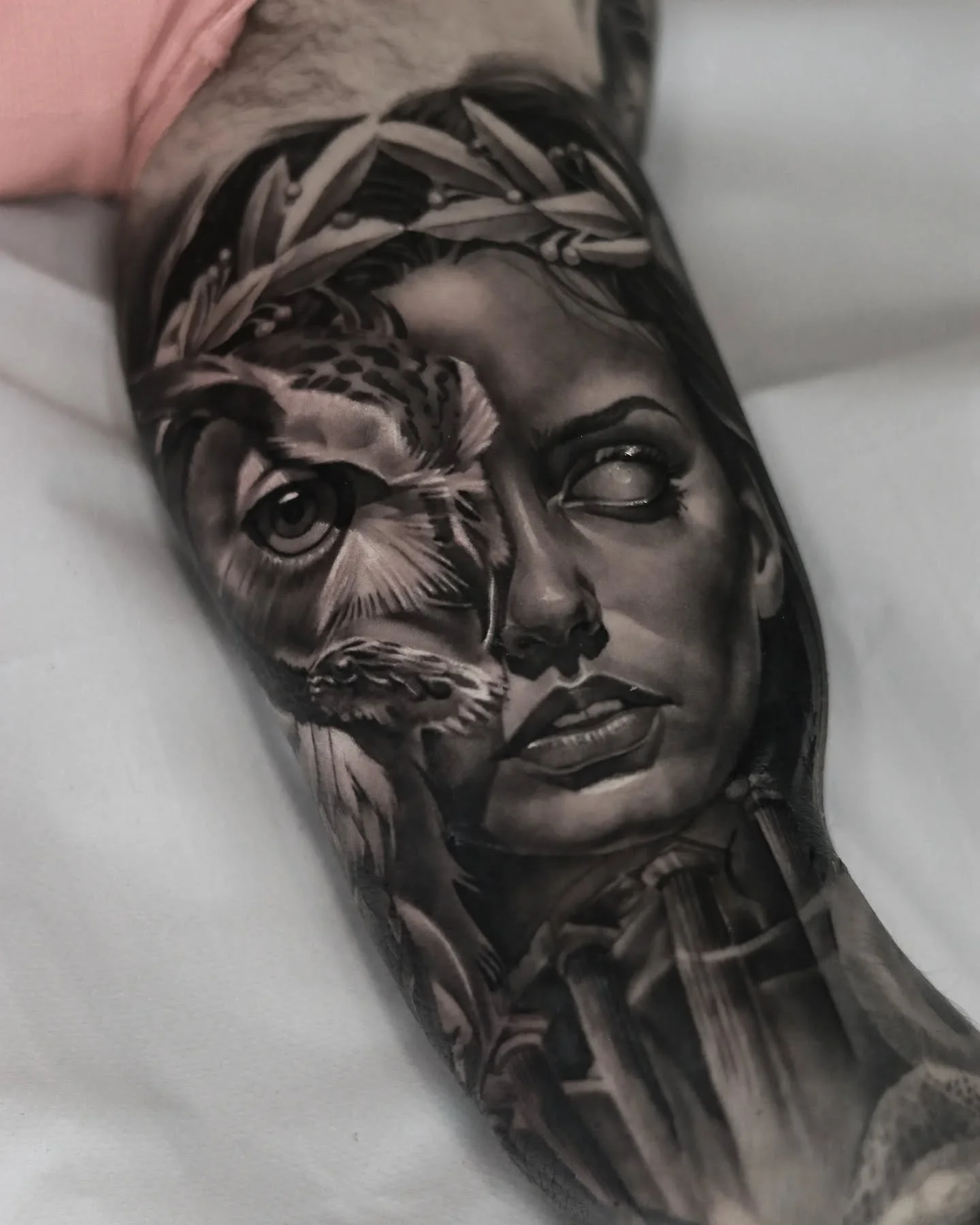 Inner bicep tickler to finish of a greek themed sleeve. 

#greekmythology #tattoosleeve #blackandgreytattoo #athena #athenatattoo #owltattoo #bngtattoo #thebesttattooartists #thebesttattoopage #inkfreakz #freshlyinked #killerinktattoo #fusionink #ski