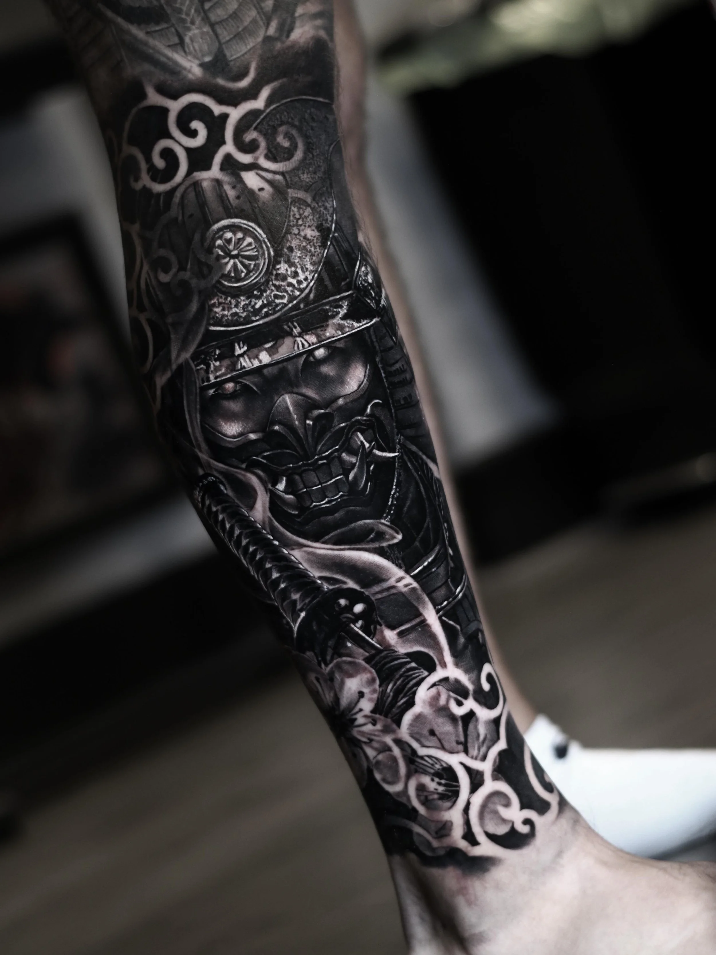 Spent the last couple of days working on this Japanese leg sleeve and loved the process from start to finish. Keen to keep building larger-scale black and grey pieces while exploring even more colour-heavy projects.