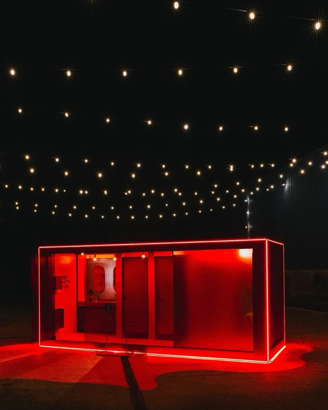 When space was limited, creativity wasn&rsquo;t.

A custom sanitary container for &lsquo;Van Marcke&rsquo; at the Kortrijk design fair, functional, sleek, and built to spotlight their products.