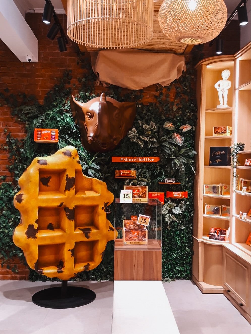 Inspired by texture.
Shaped by craft.

For LU Waffles, we translated the iconic waffle pattern into a physical retail structure.

The curves, the grid, the softness of the form, reimagined in real scale.

@butikagency_