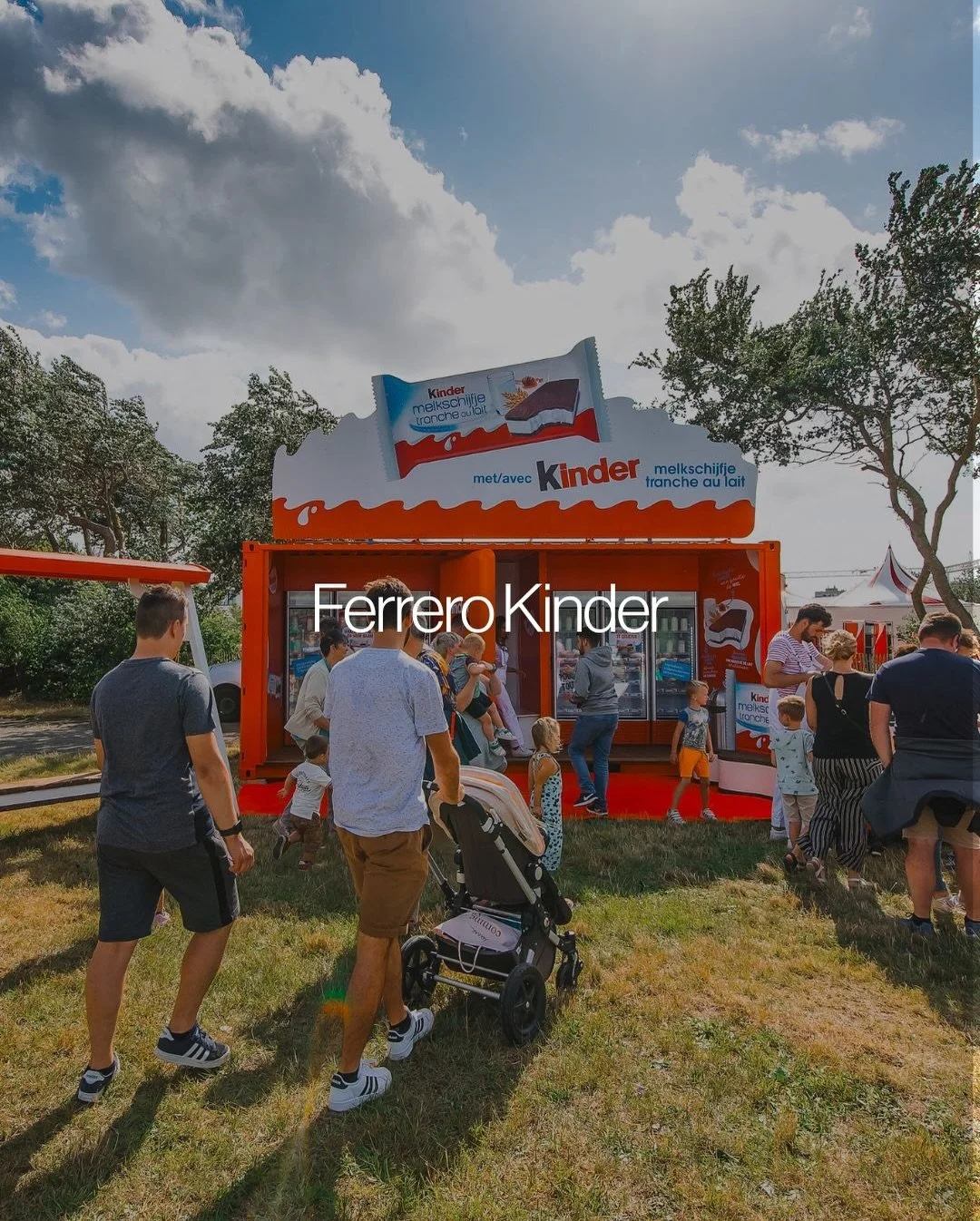 A stand designed for smiles.

For Ferrero Kinder Cookies, we created a family-focused retail installation where parents and kids could slow down, sit on a swing and enjoy a fresh, chilled cookie on a sunny day.

Soft forms. Bright energy. Functional 
