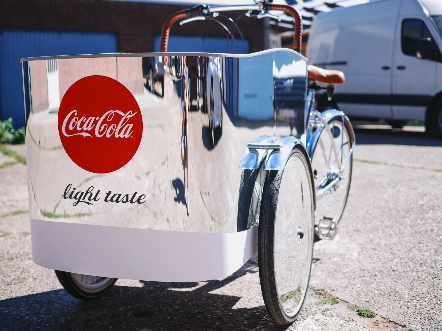 Not your average bike.

A mirrored Coca-Cola cargo bike designed to stand out, reflect the crowd, and turn every moment into something shareable.

Small format, big impact.

Together with @bananas.be
