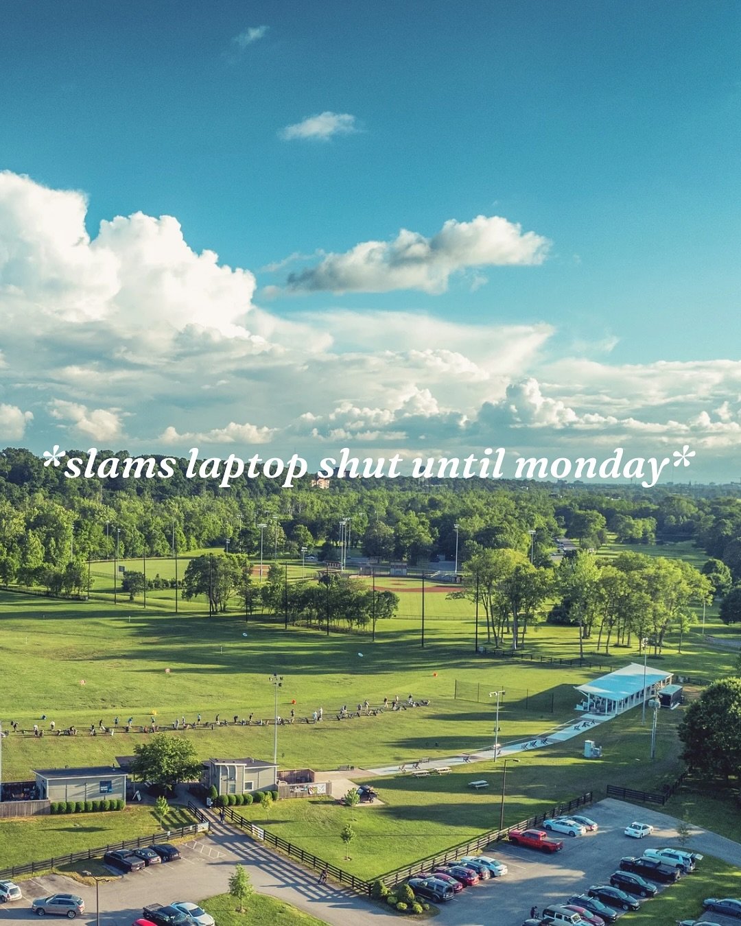 Friday feels better on the green. 🍻⛳️ 
Come swing into the weekend with us at Different Strokes Louisville!