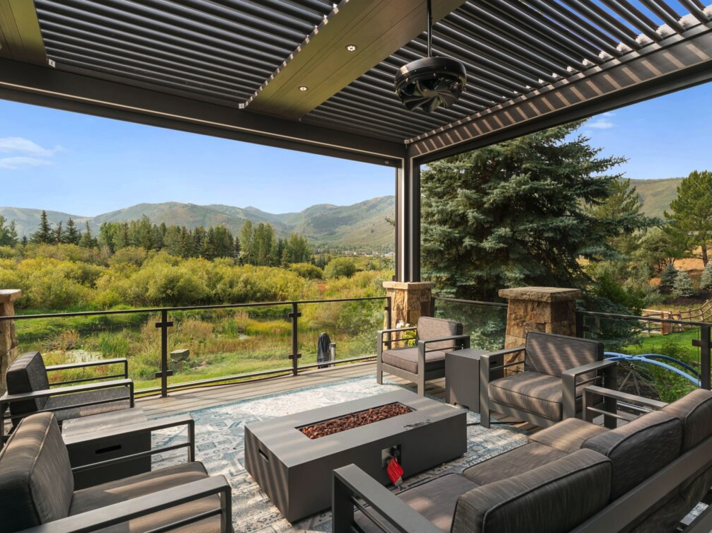 The Ultimate Duo: Why Phantom Screens &amp; StruXure are Omaha’s 2026 Power Couple