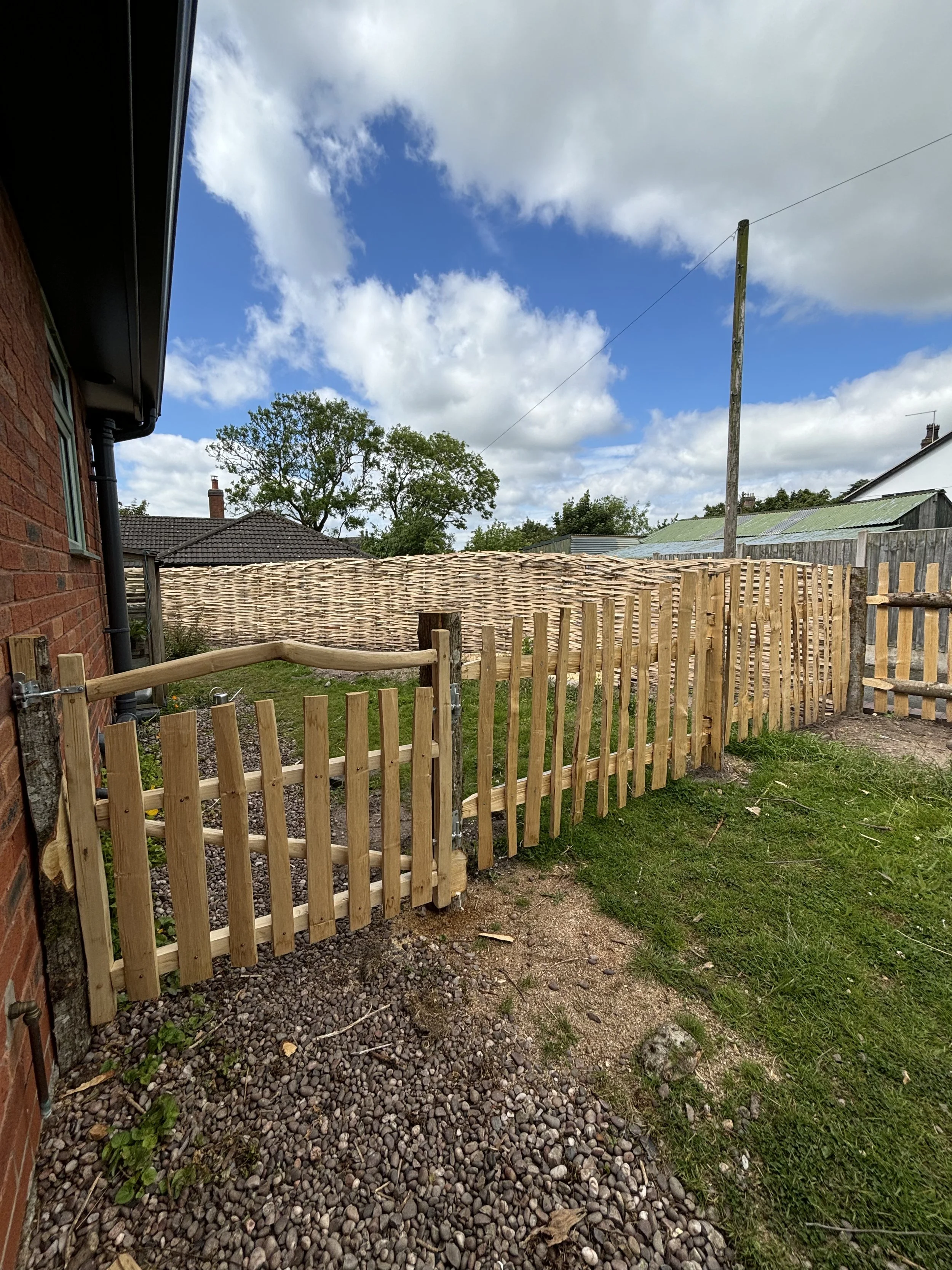 Cleft Chestnut Gate with Broad Pale Fencing