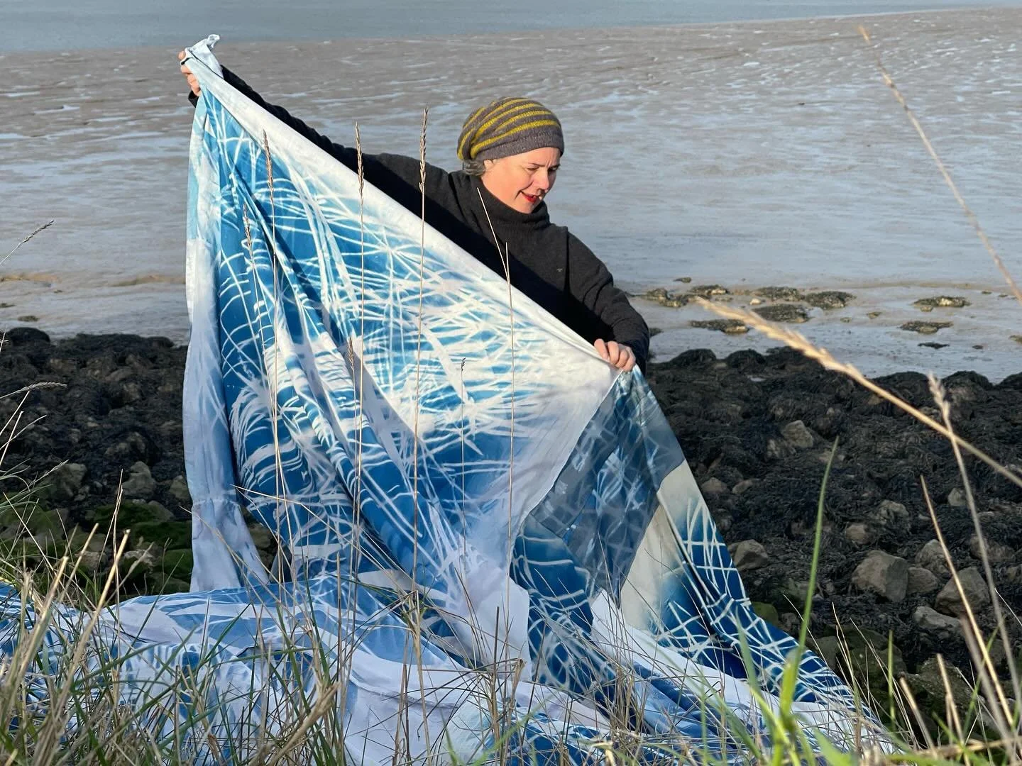 Late to the party, but excited to dive into @seam_collective&rsquo;s #septtextilelove prompts! 

I create textiles using natural materials foraged from the Swale and Medway marshlands in North Kent. Walking where water meets land, I gather bark, berr