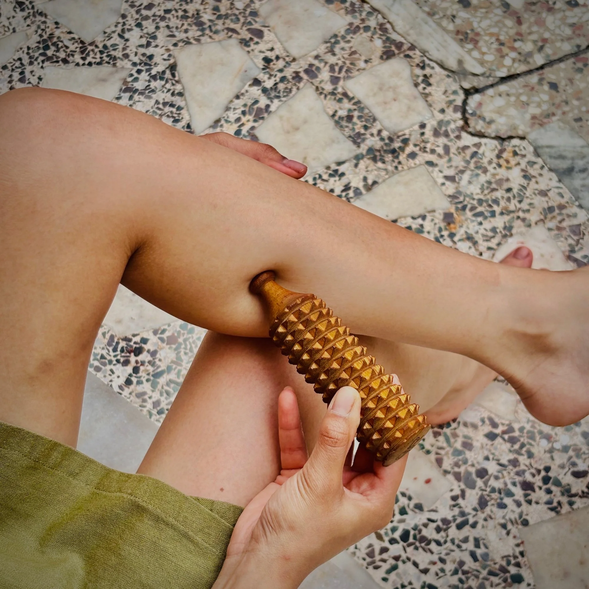 porcupine_massage_roller_calves.jpg