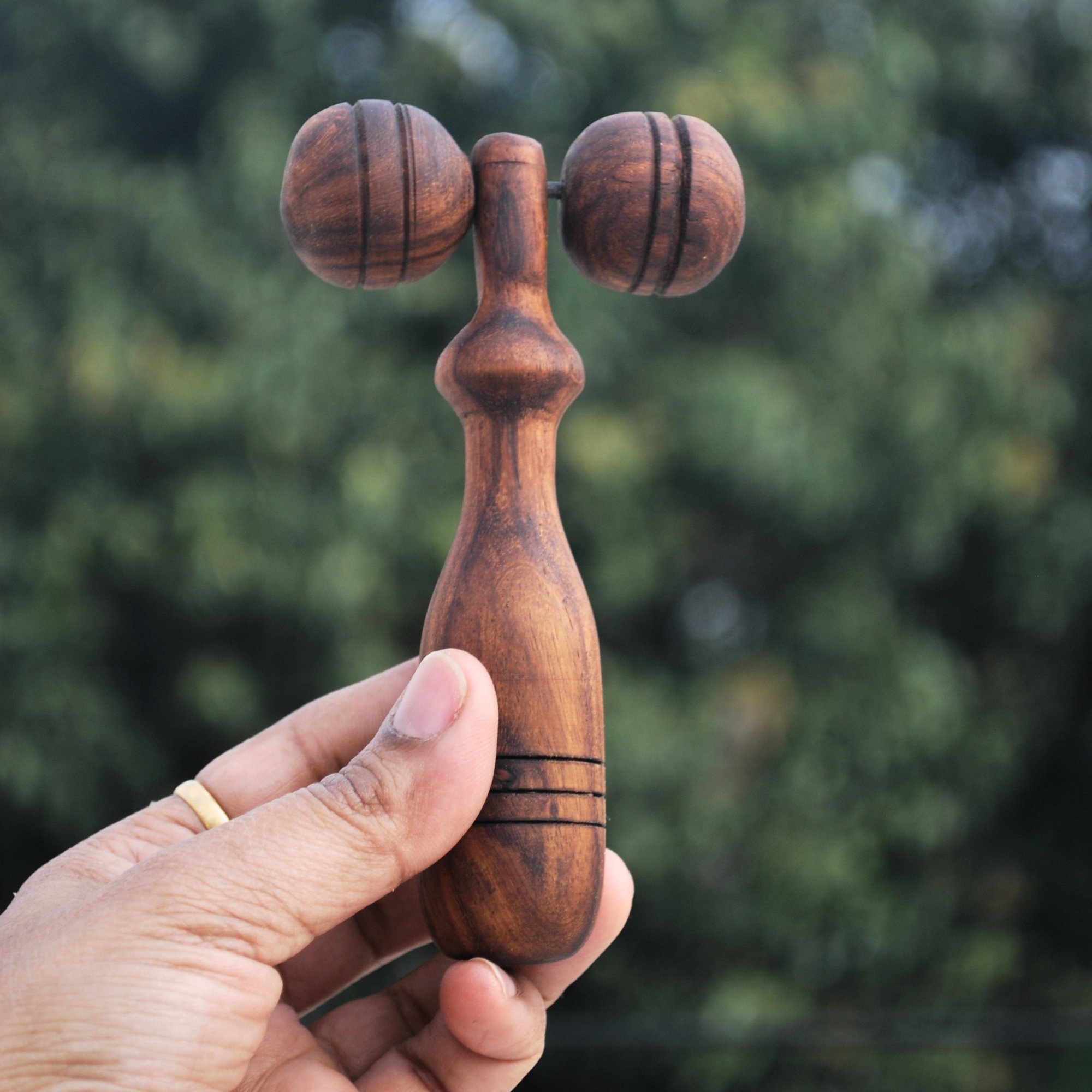 Wooden_facial_massage_roller_scale.jpg