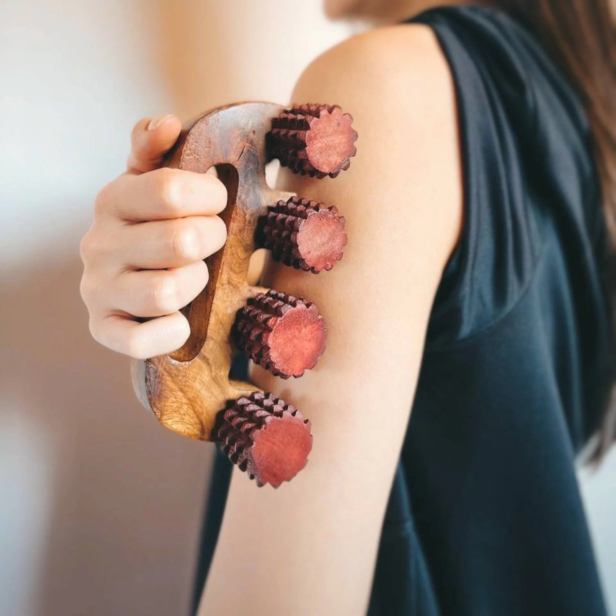 Handheld_wooden_deep_tissue_massager_shoulder.jpg