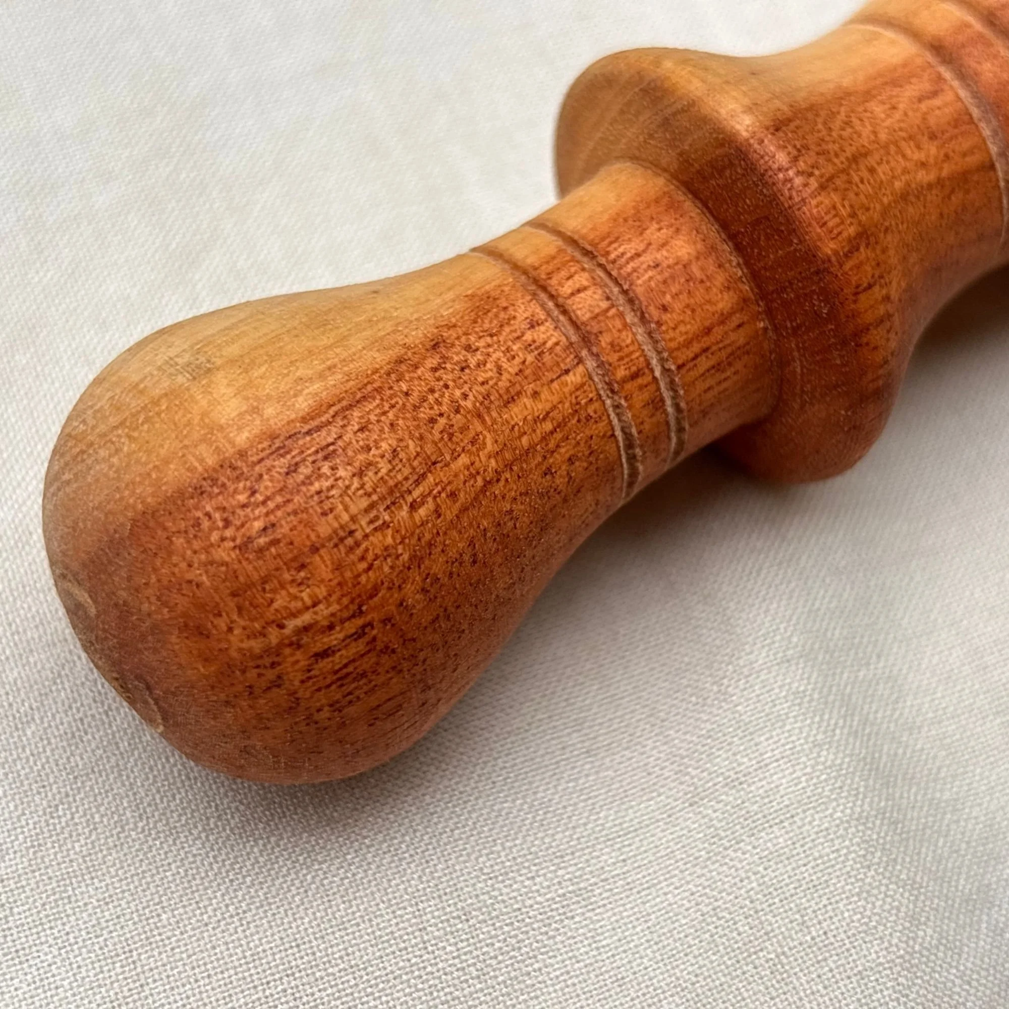 Wooden_arbor_massage_tool_handle_closeup.jpg