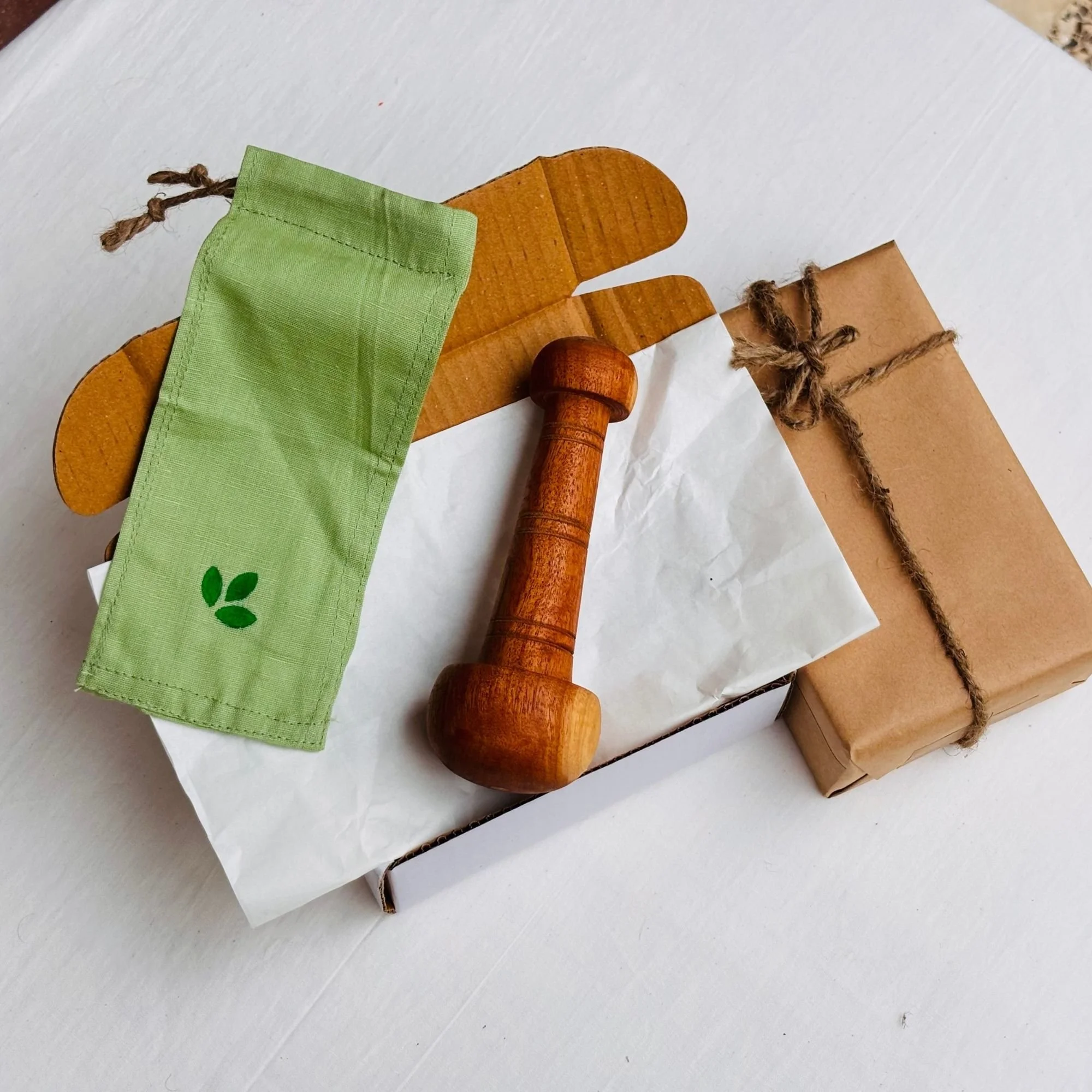 Wooden_arbor_massage_wand_packing.jpg