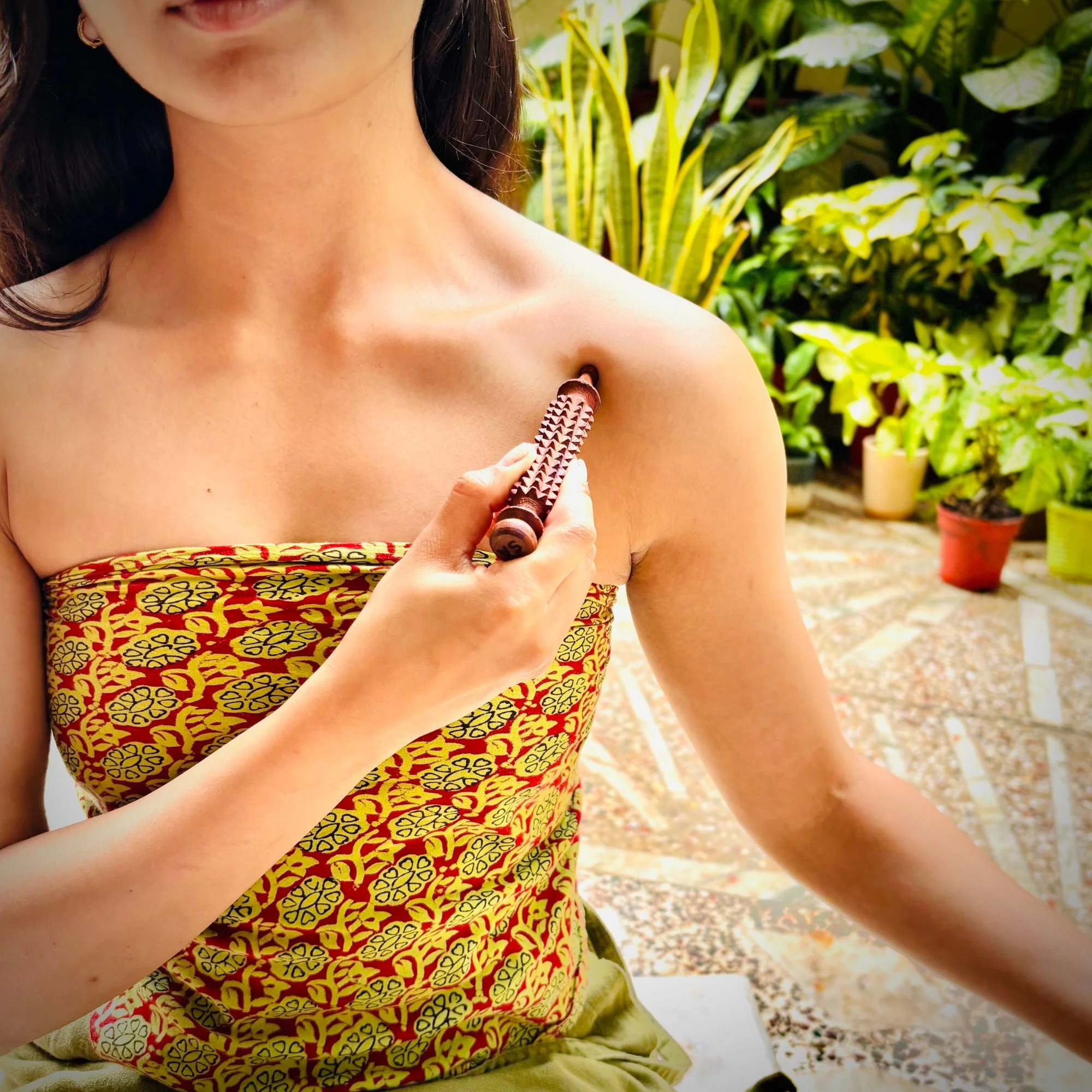 wooden_facial_acupressure_tool_collarbone.jpg