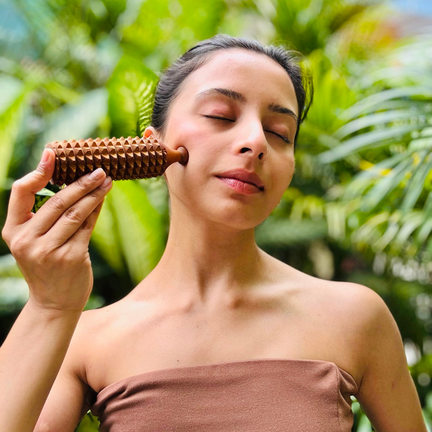 porcupine-massage-roller-face-cheek-massage.png.png