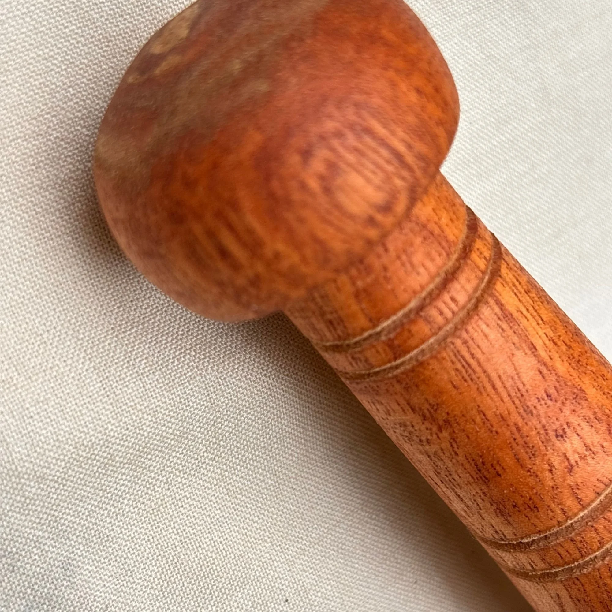 Wooden_arbor_massage_wand_back_closeup.jpg