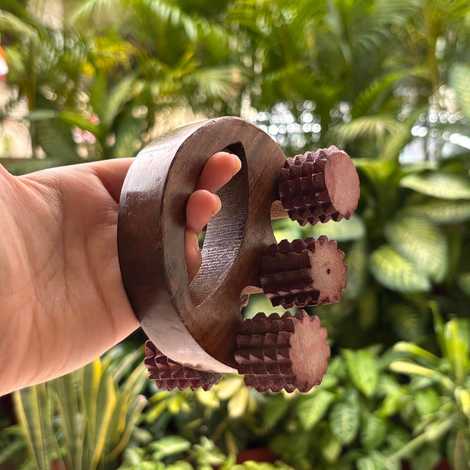 Handheld_wooden_body_massage_roller.jpg