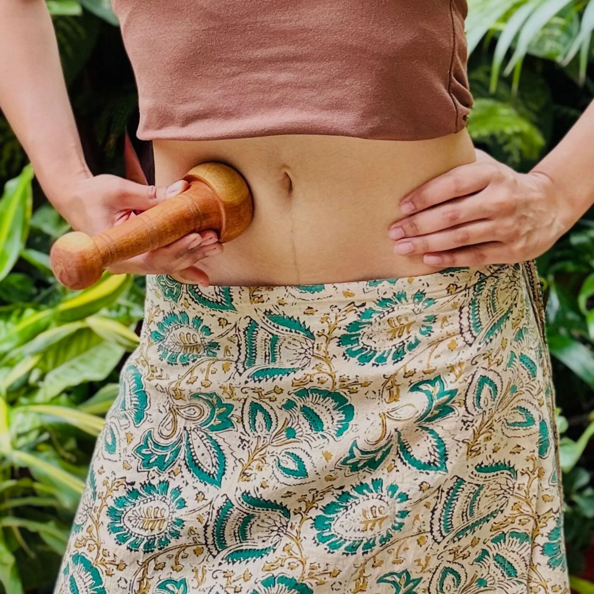 Wooden_arbor_massage_wand_tummy.jpg