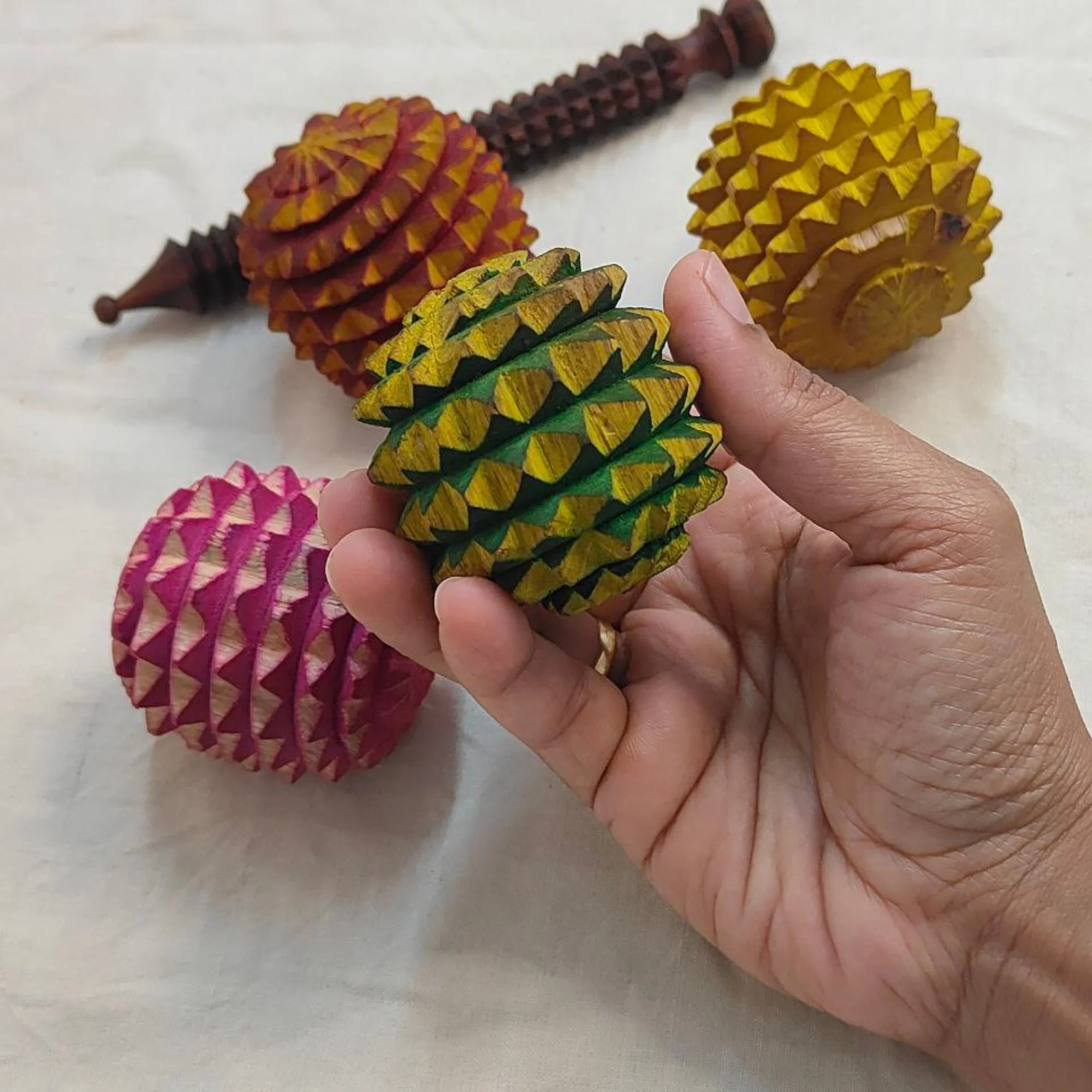 Wooden_reflexology_ball_scale.jpg