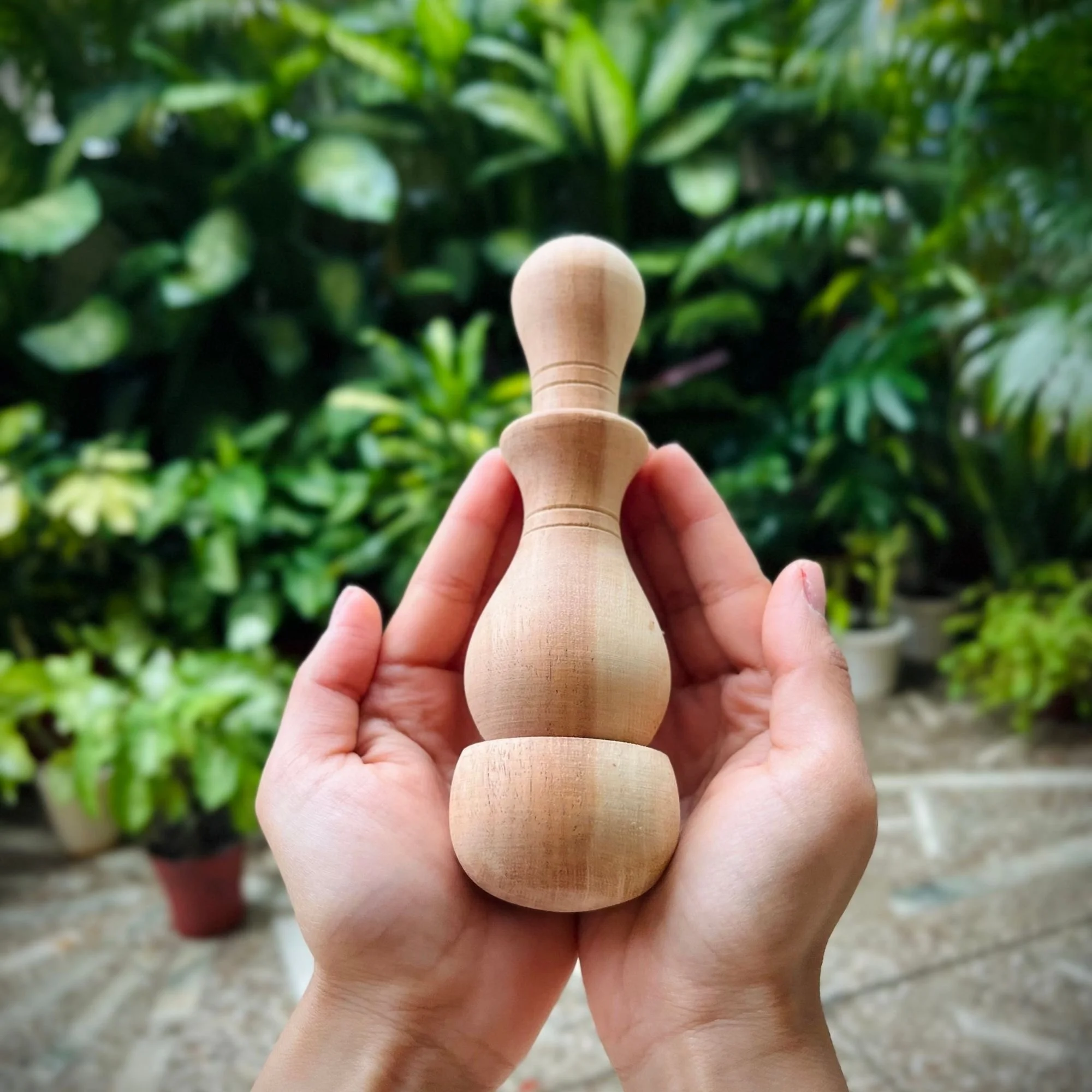 Wooden_arbor_massage_tool_in_palm.jpg