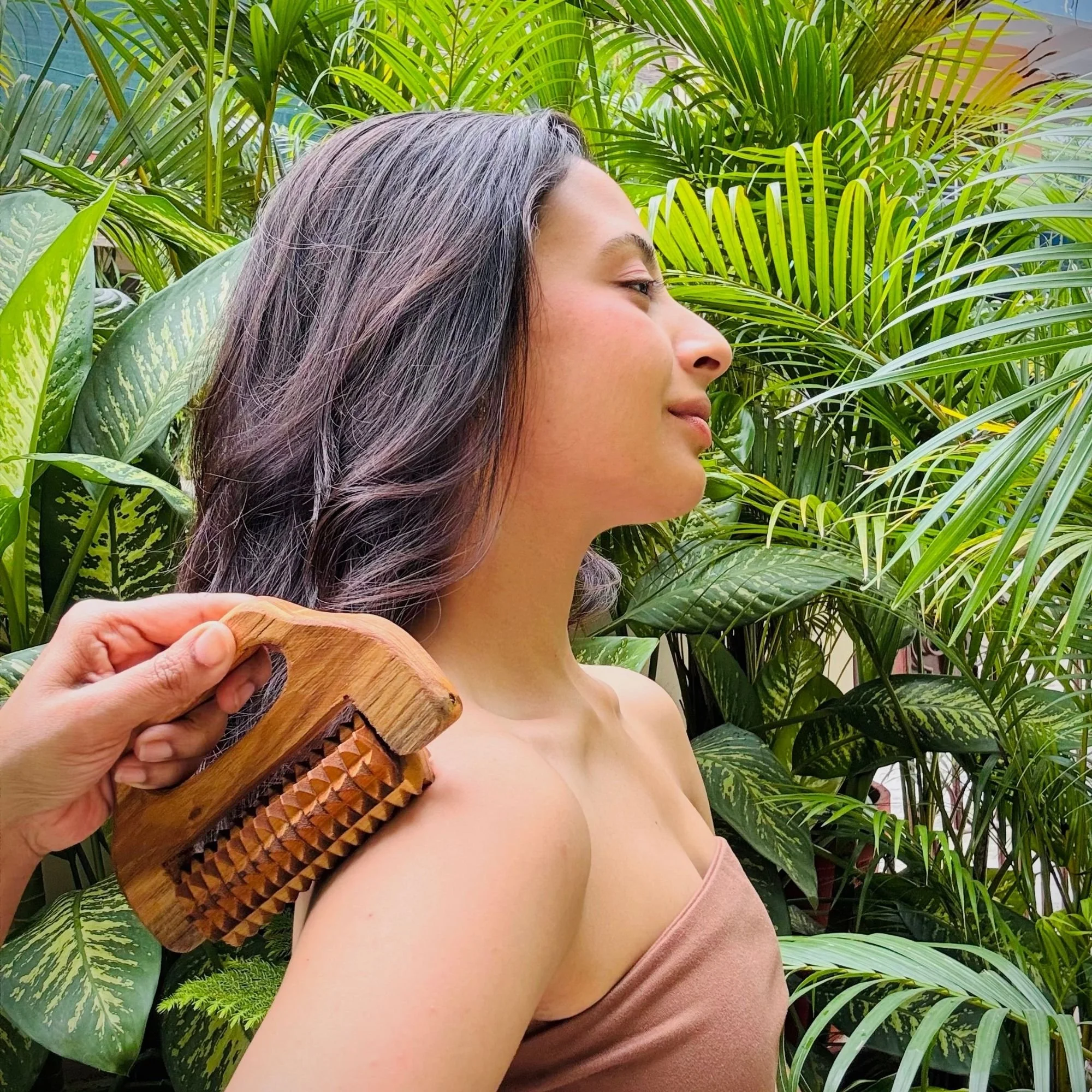 Wooden_cellulite_massage_tool_shoulder.jpg