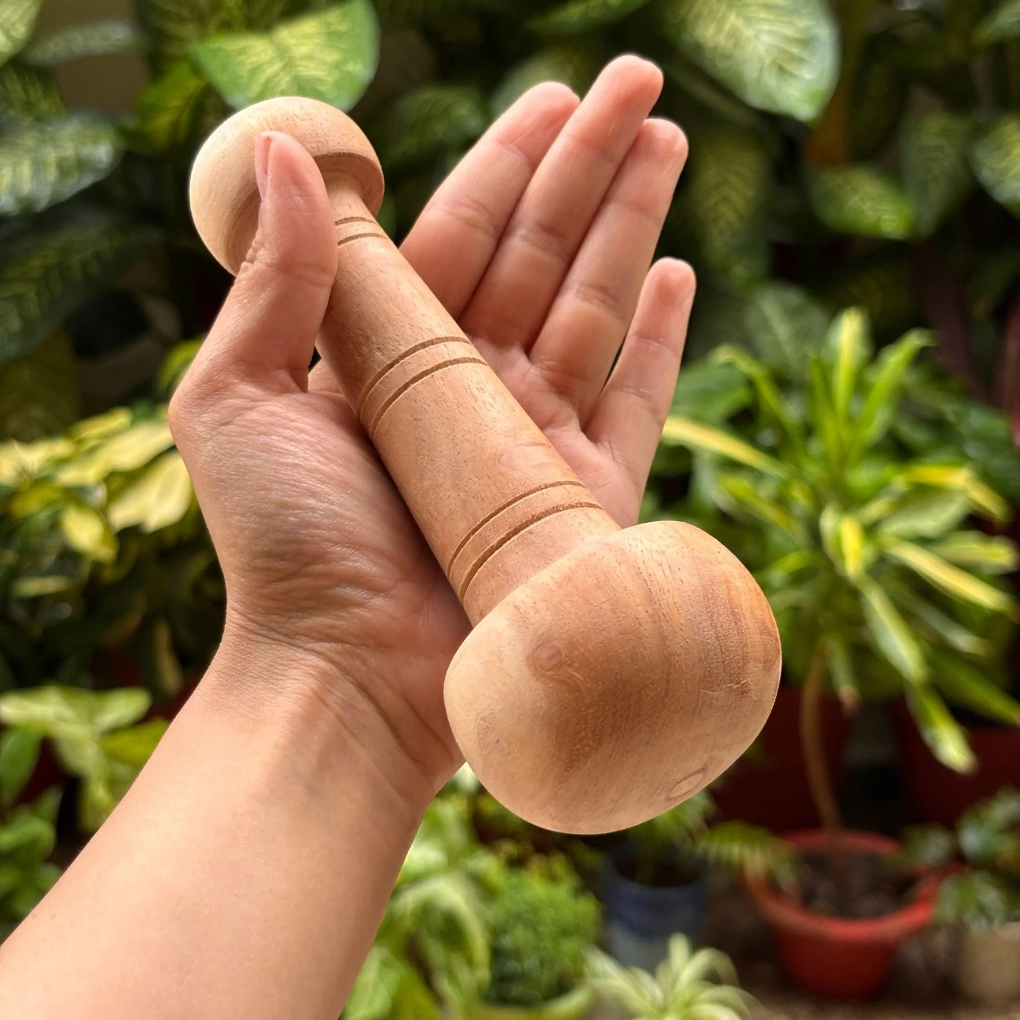Wooden_arbor_massage_wand_scale.jpg