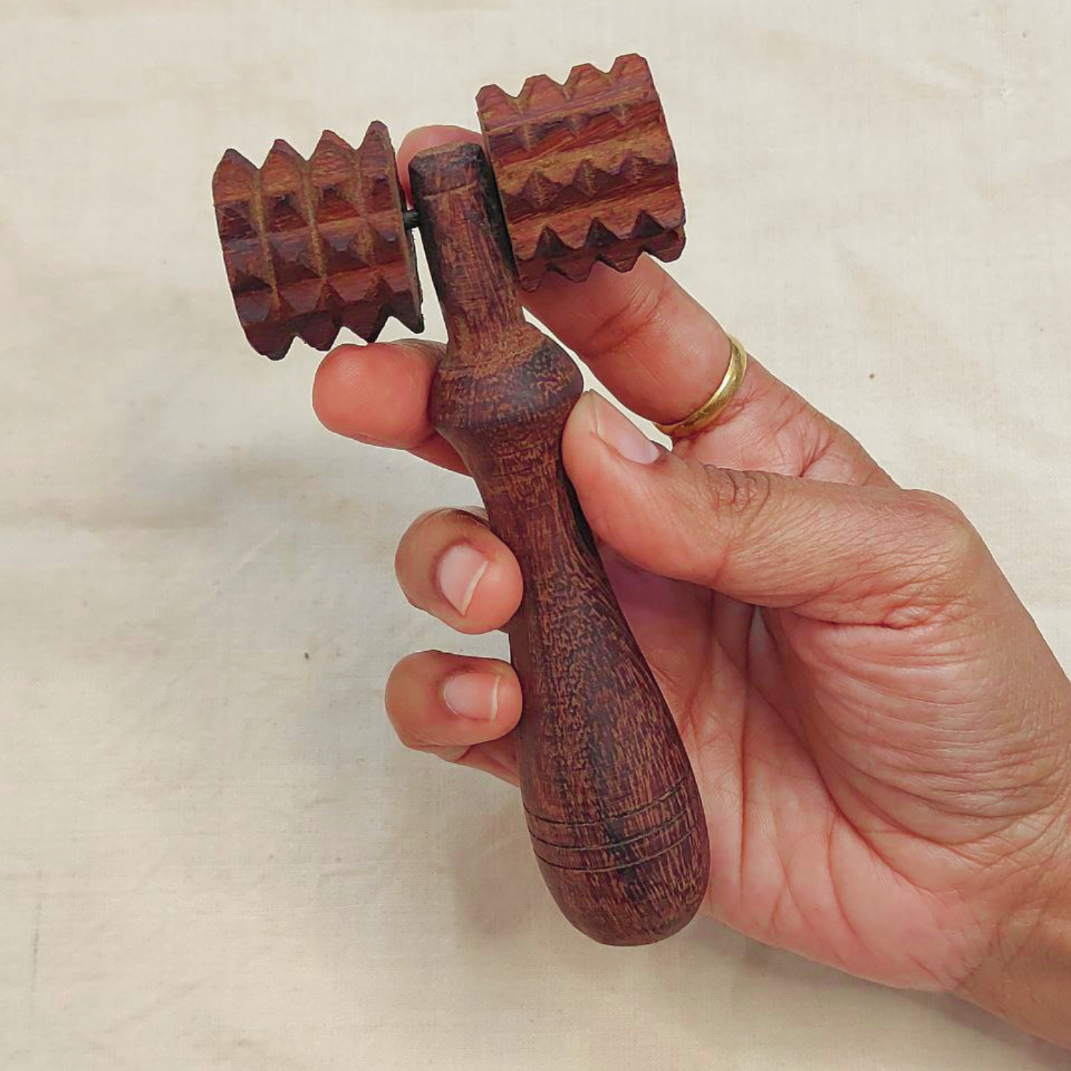 wooden-deep-tissue-massage-roller-size-scale.png.png