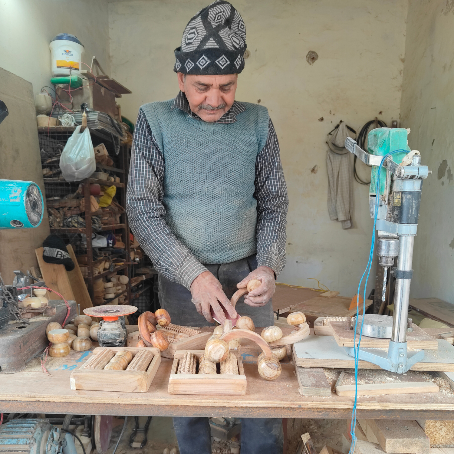 wooden-relaxation-massage-roller-artisan-workshop.jpg.png