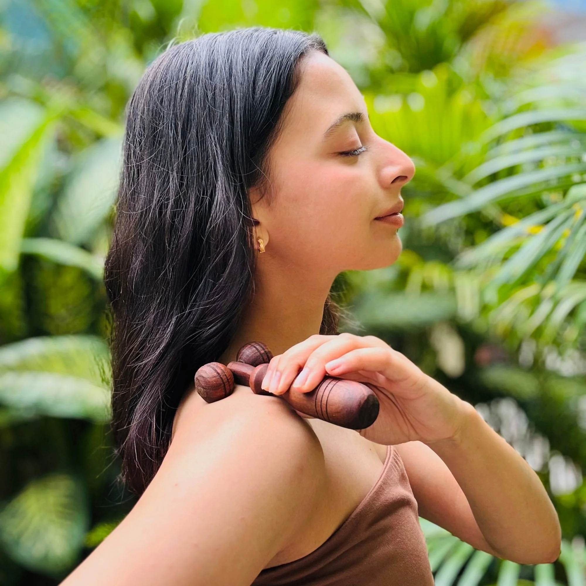 Wooden_facial_massage_roller_uses.jpg