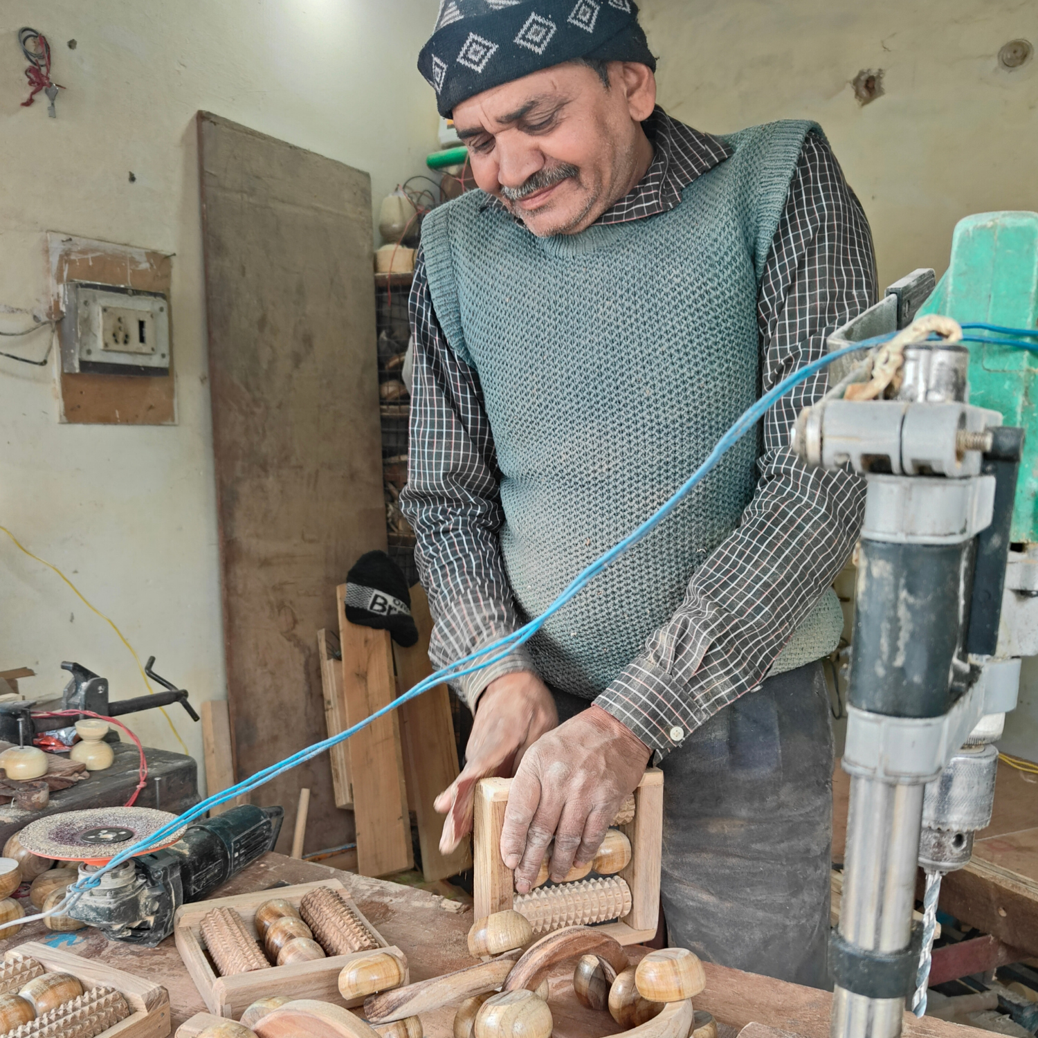 wooden-foot-reflexology-roller-artisan-workshop.png.png