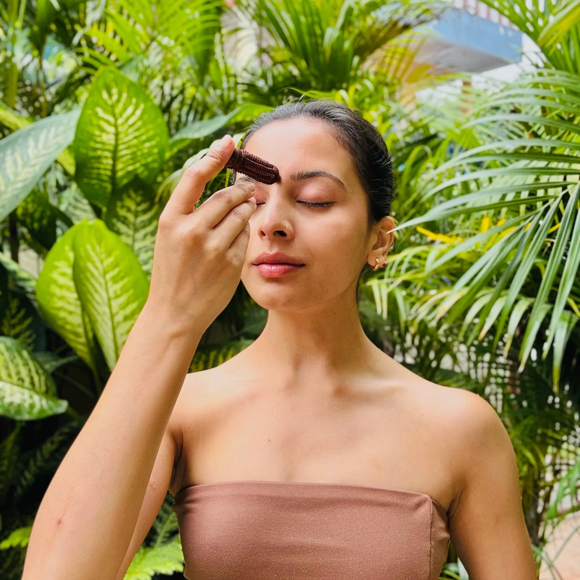 wooden_facial_acupressure_tool_thirdeye_point.jpg