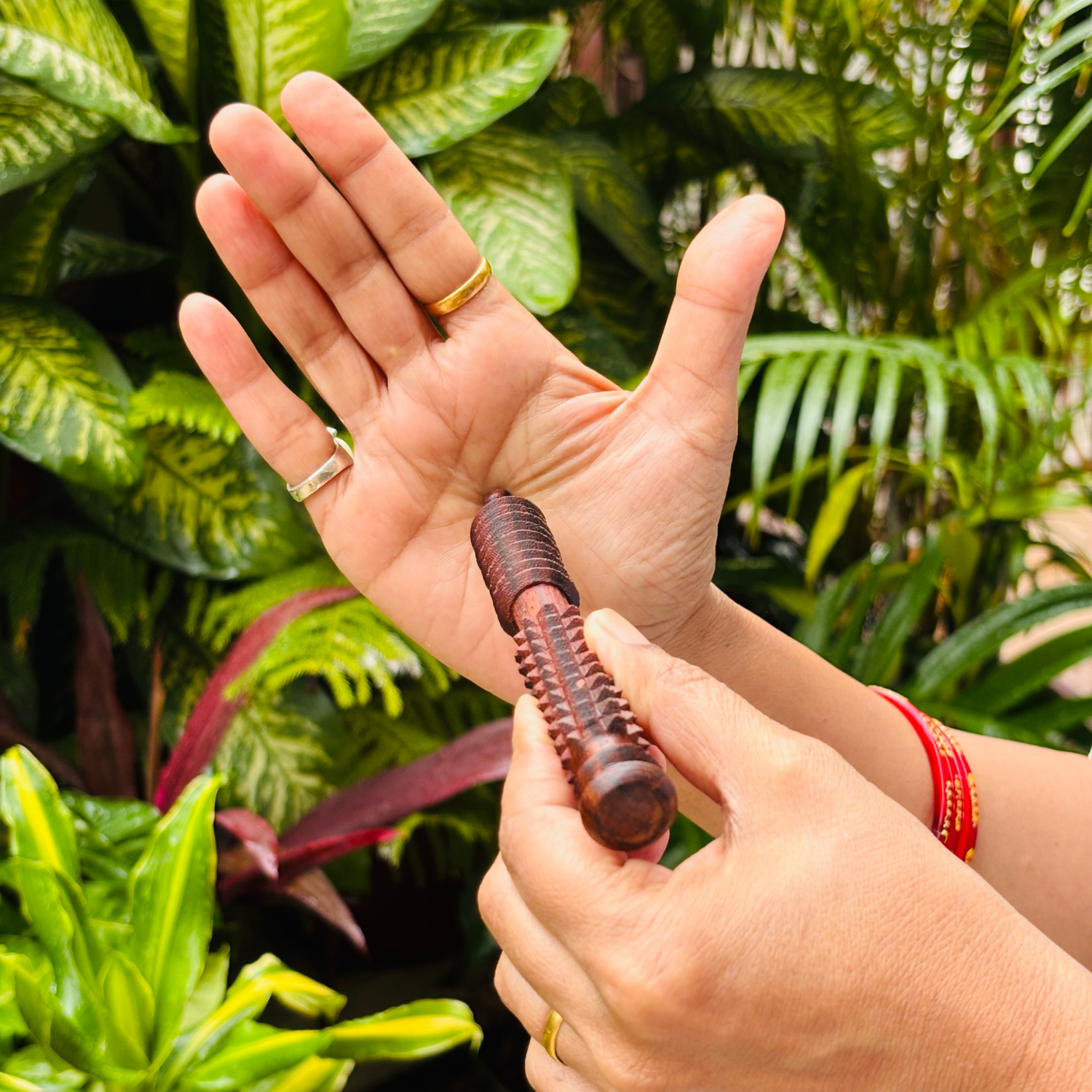 wooden-body-acupressure-massage-tool-palm-use.png.png