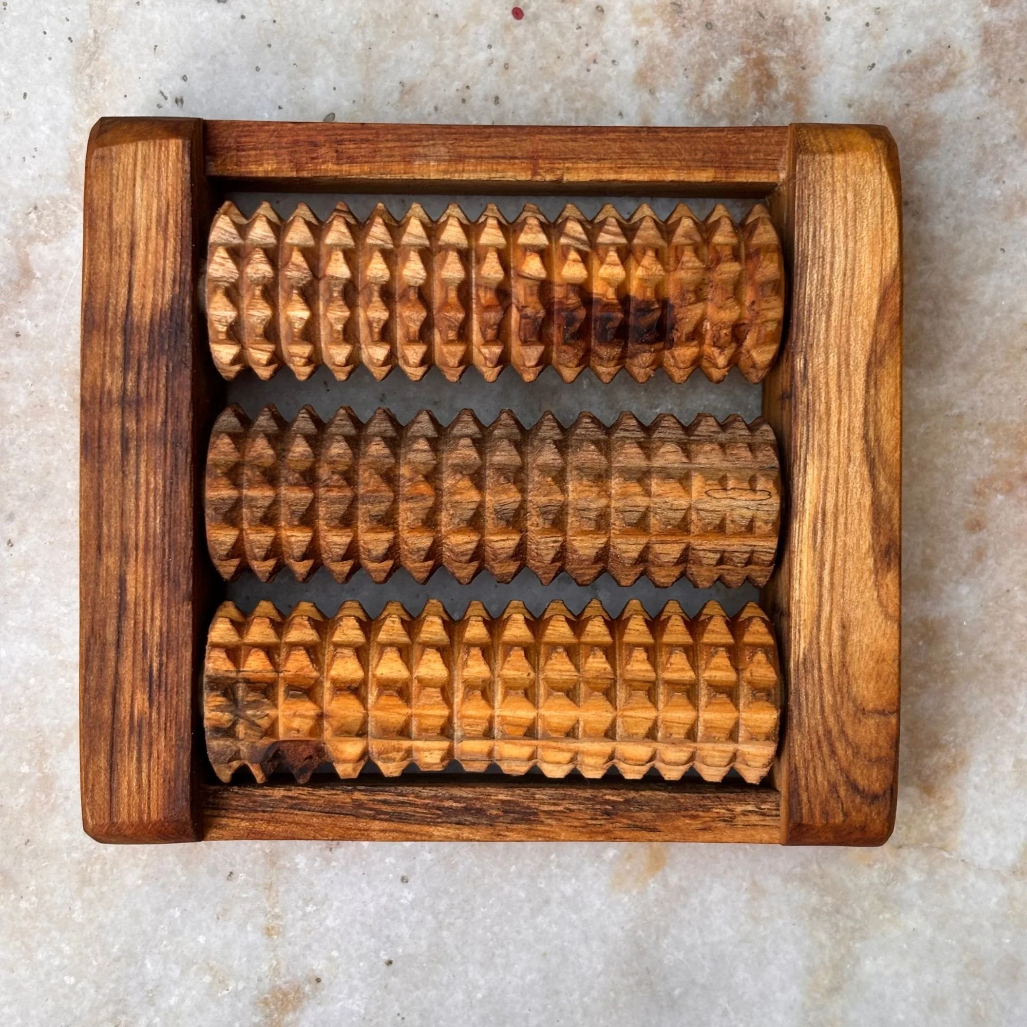 Wooden_foot_reflexology_roller.jpg