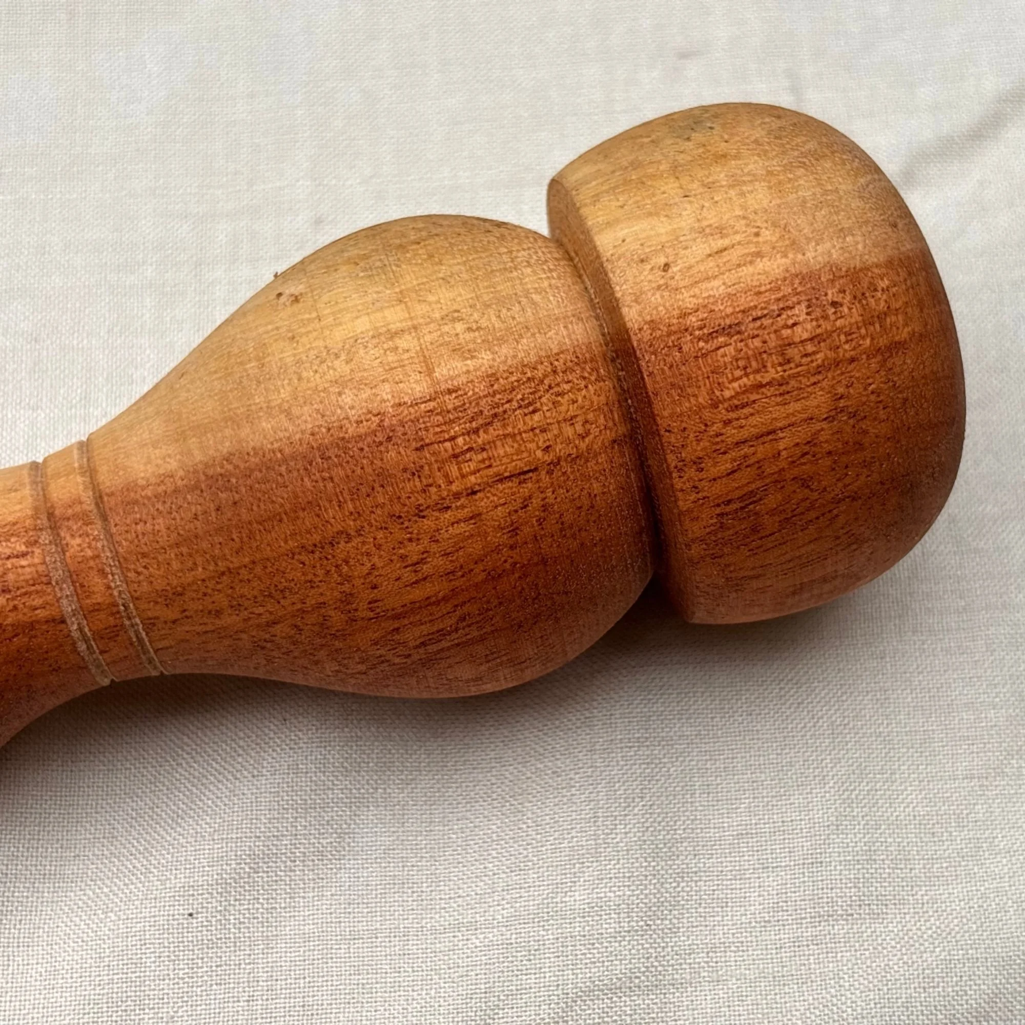 Wooden_arbor_massage_tool_front_closeup.jpg